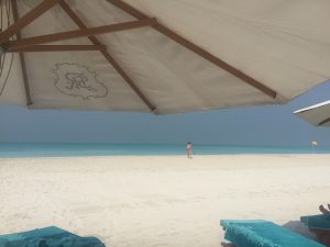 st-regis-saadiyat-stranden-1